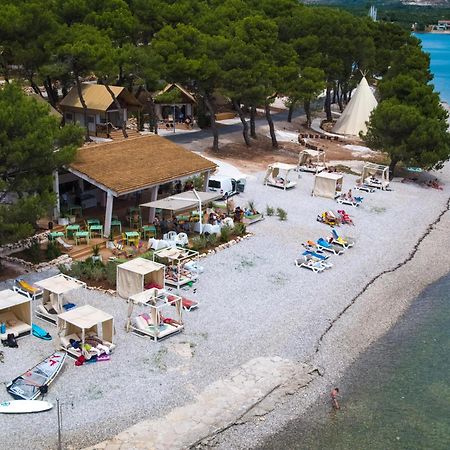 Arena One 99 Glamping Hotel Pomer Exterior foto