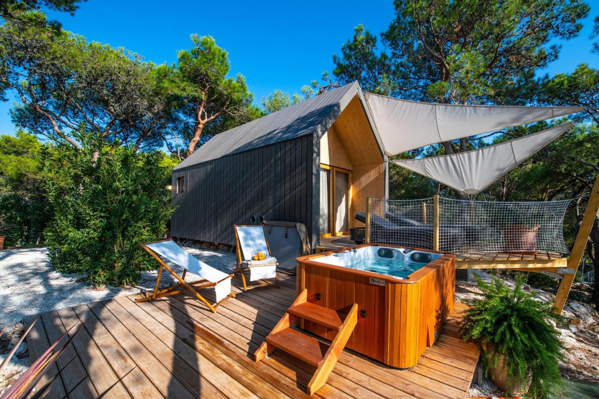 Arena One 99 Glamping Hotel Pomer Exterior foto