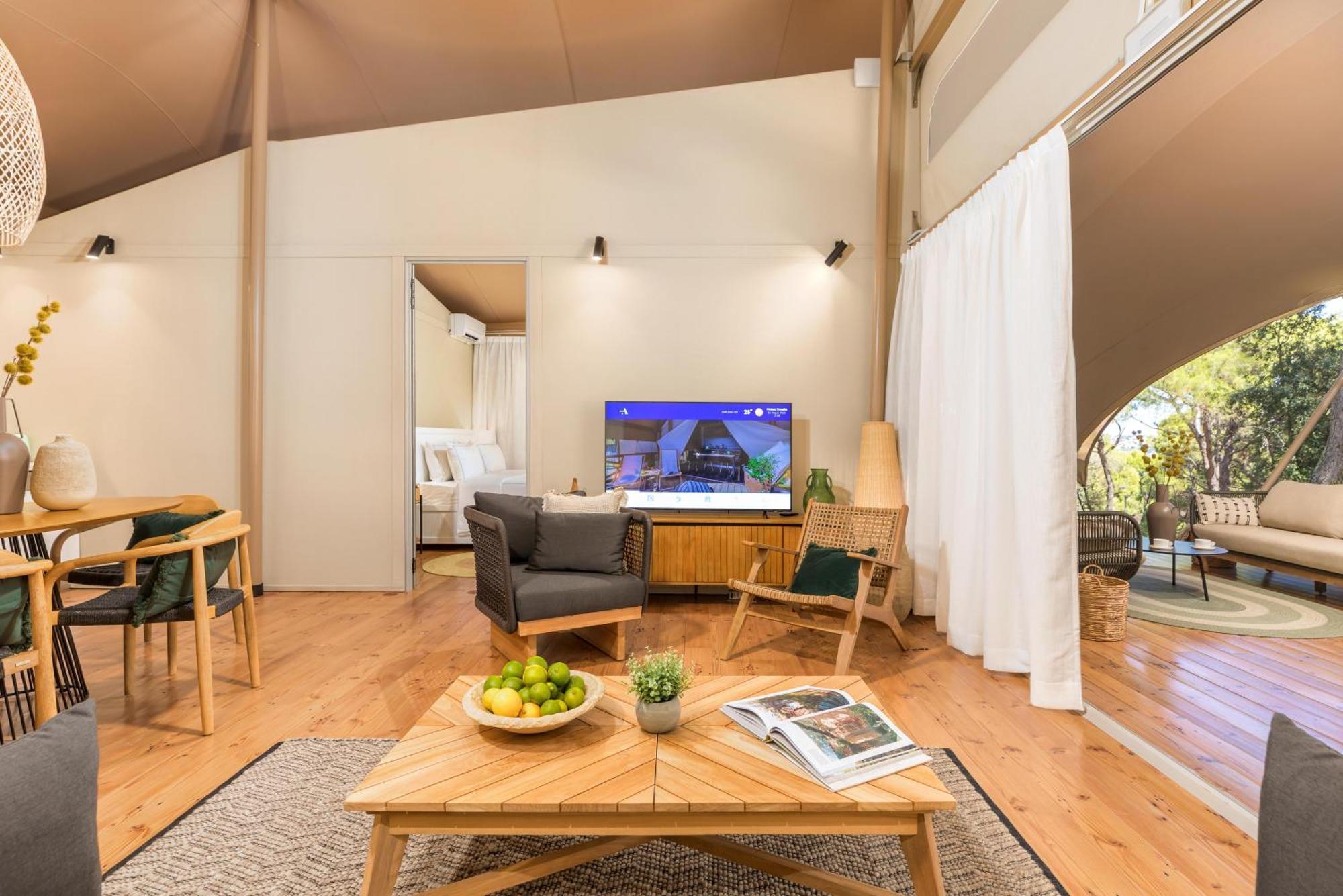 Arena One 99 Glamping Hotel Pomer Exterior foto