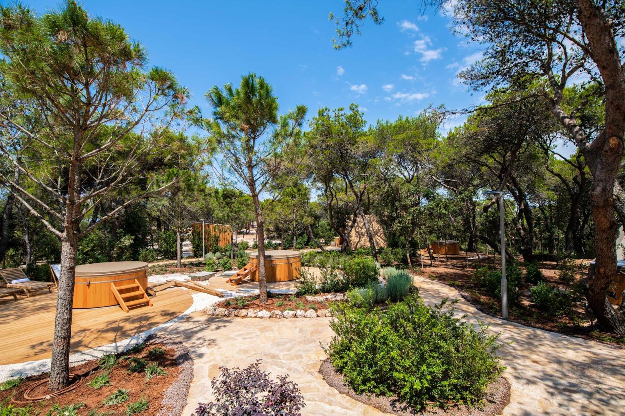 Arena One 99 Glamping Hotel Pomer Exterior foto