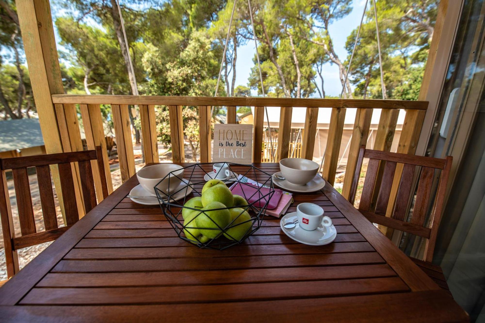 Arena One 99 Glamping Hotel Pomer Exterior foto