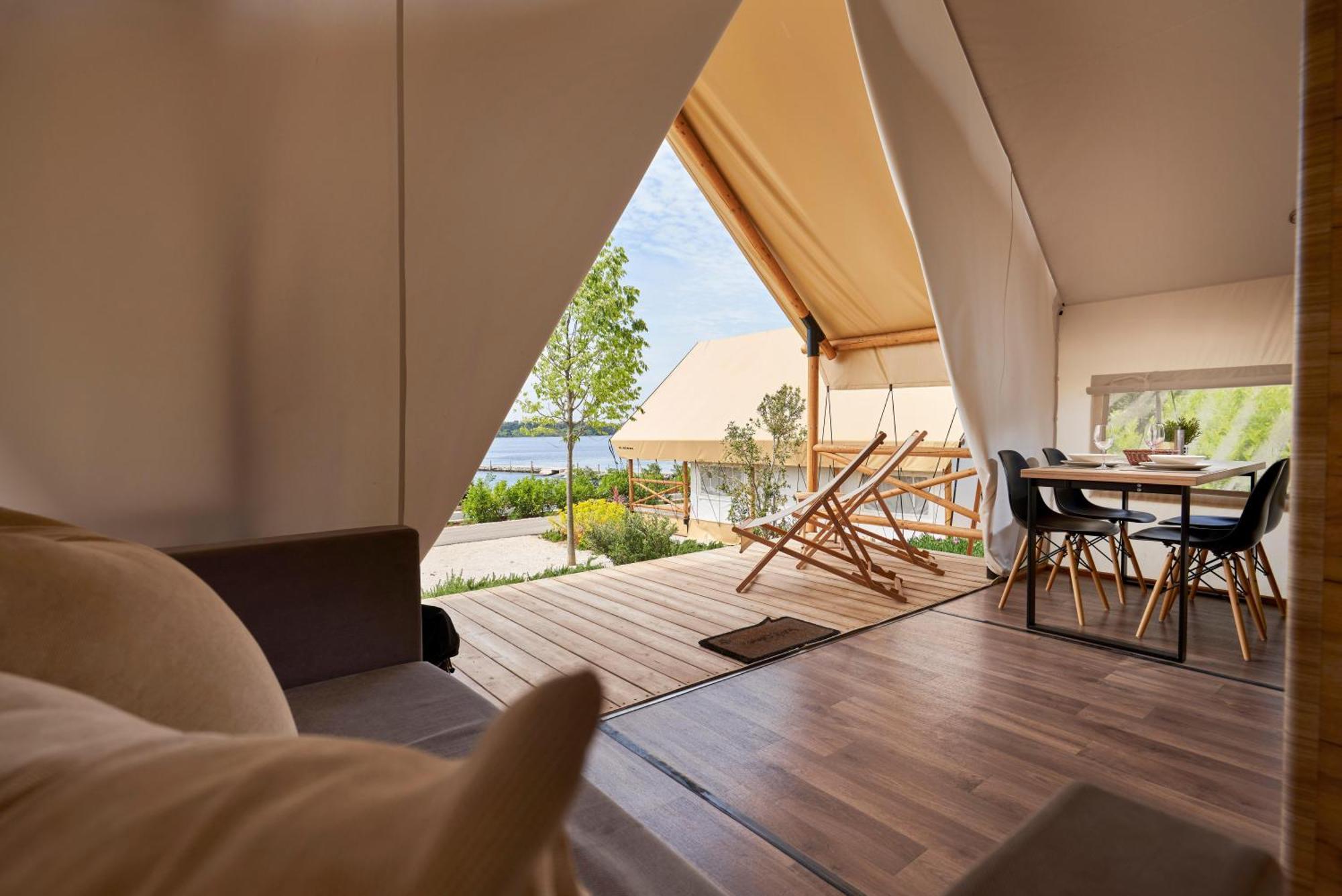 Arena One 99 Glamping Hotel Pomer Exterior foto
