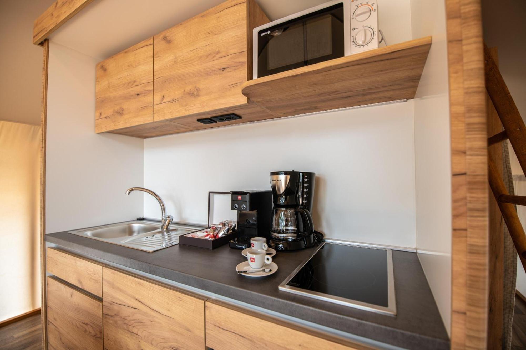 Arena One 99 Glamping Hotel Pomer Exterior foto