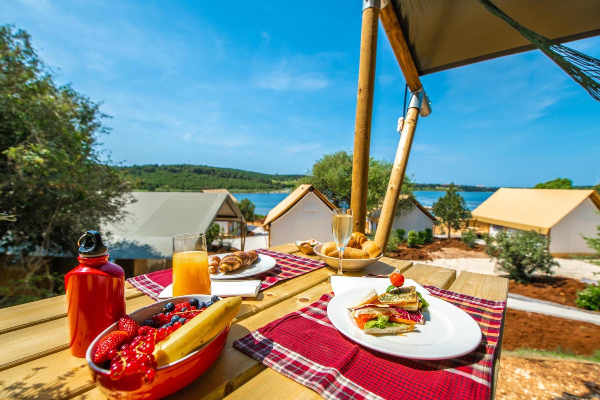Arena One 99 Glamping Hotel Pomer Exterior foto