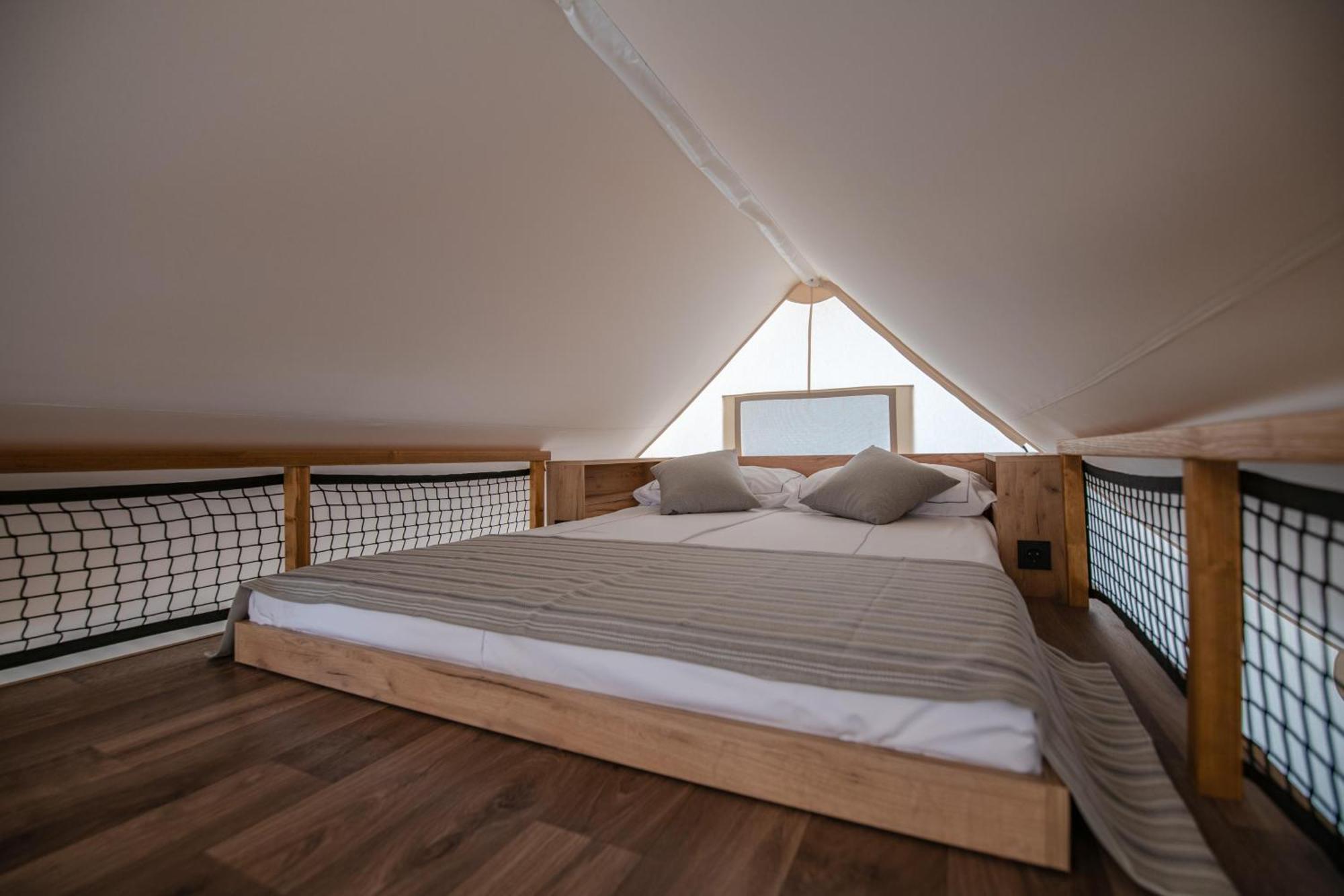 Arena One 99 Glamping Hotel Pomer Exterior foto
