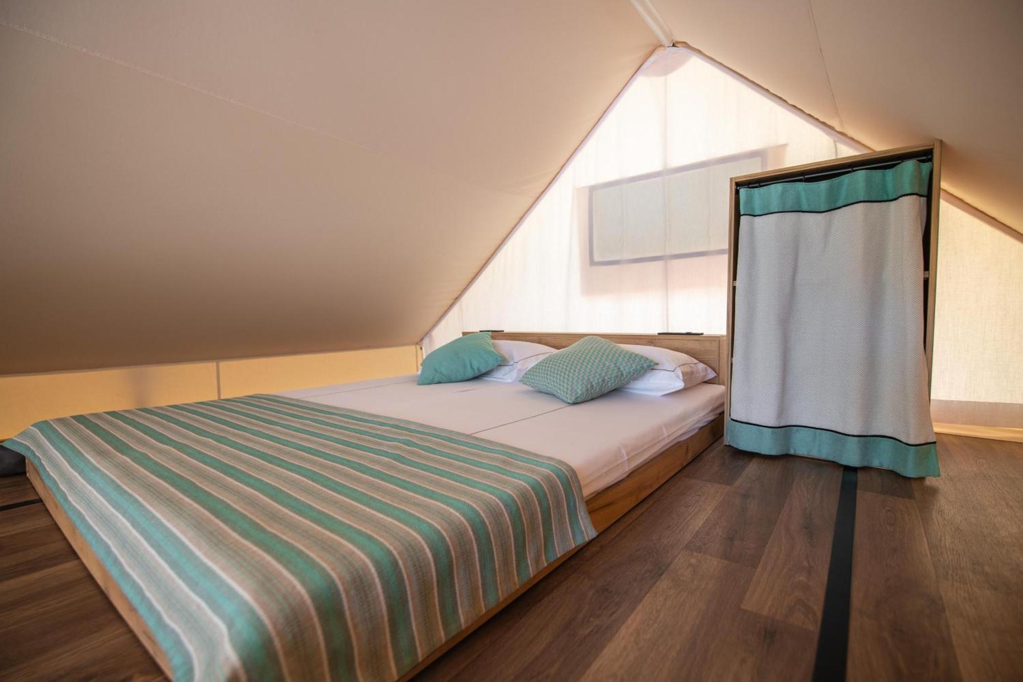 Arena One 99 Glamping Hotel Pomer Exterior foto