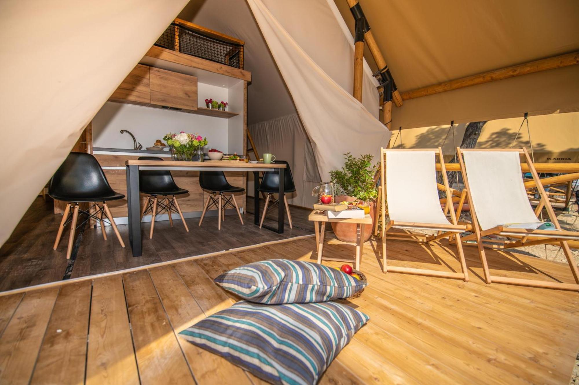 Arena One 99 Glamping Hotel Pomer Exterior foto