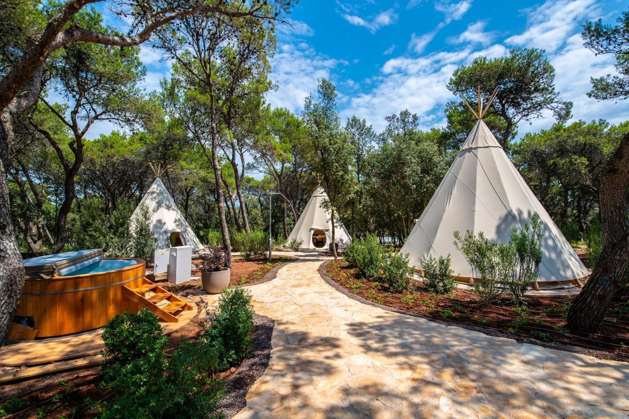 Arena One 99 Glamping Hotel Pomer Exterior foto