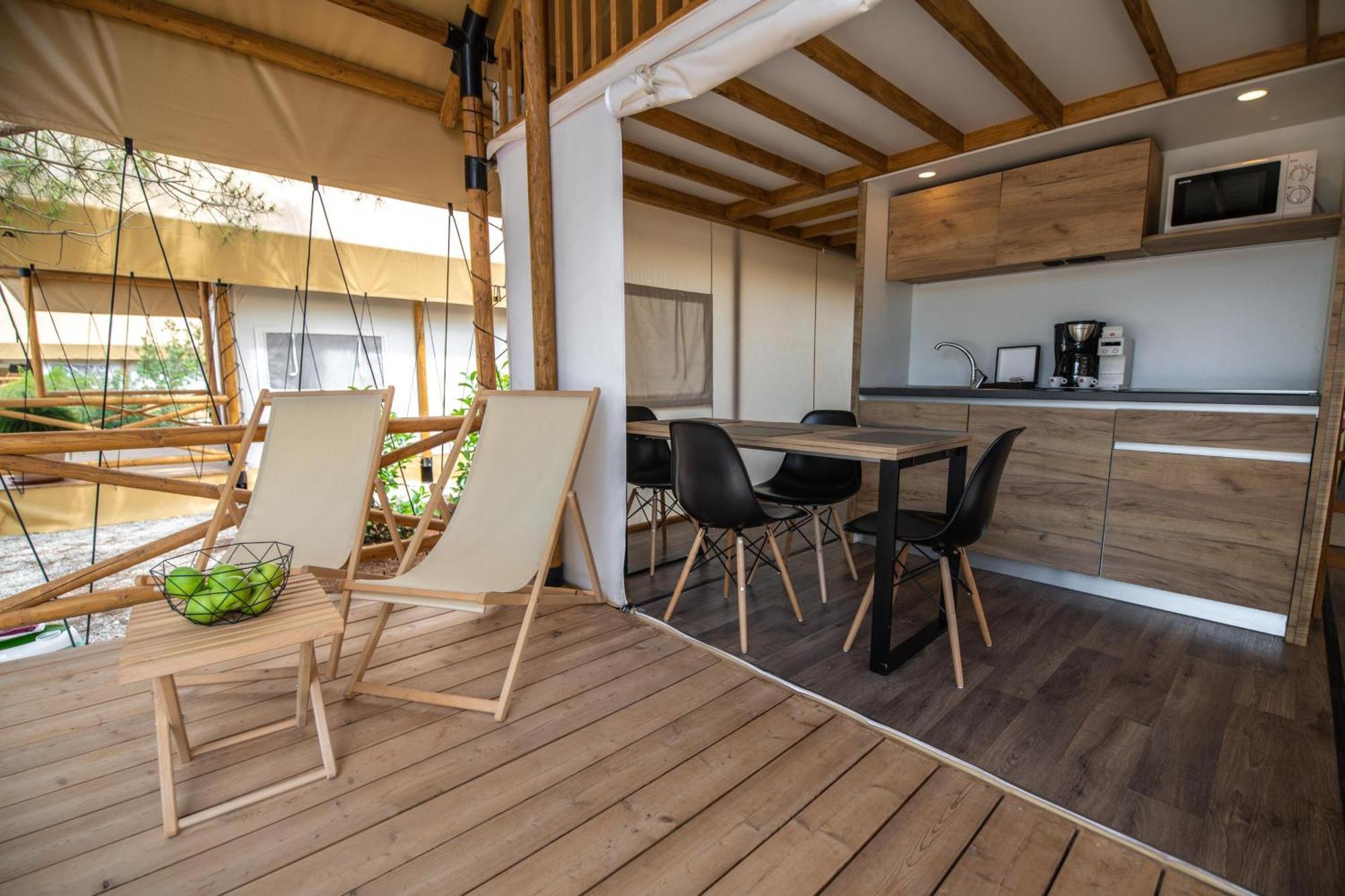 Arena One 99 Glamping Hotel Pomer Exterior foto