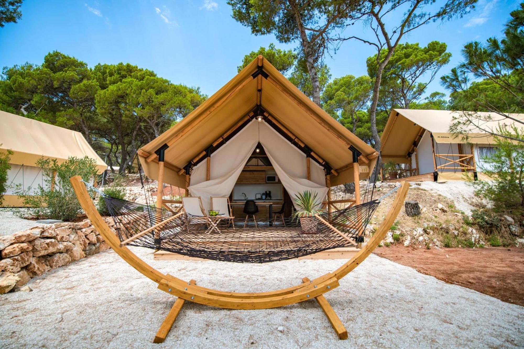 Arena One 99 Glamping Hotel Pomer Exterior foto